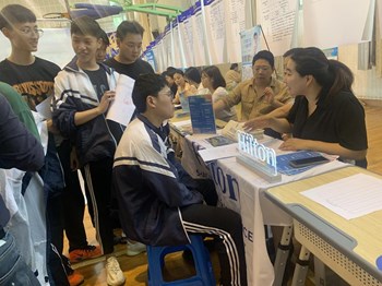 质量保障——严格遴选校外实训基地，举办大型招聘盛会